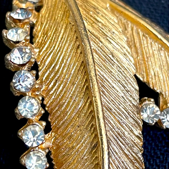 Elegant Gold Leaf BSK Brooch with Crystals - Picture 2 of 4